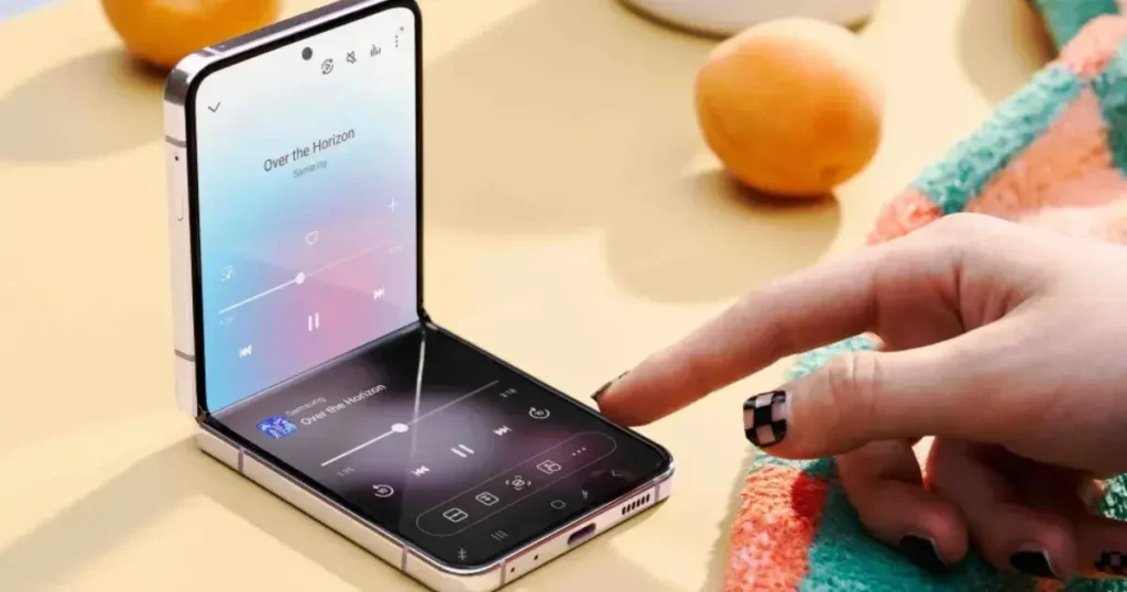 Celular Samsung Galaxy Z Flip7 5G Revolução dobrável