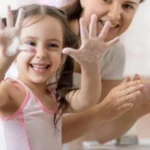 Como manter a higiene pessoal corretamente junto com a familia